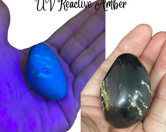 UV reactive tumbled blue Amber palm stone ancestor wisdom E71M