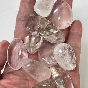 1 livre Grand quartz clair vieilli avec 10 cartes d'informations en cristal