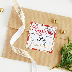 Etiquetas de Papai Noel personalizadas, adesivos de etiqueta de presente de Papai Noel, entrega no Pólo Norte, etiquetas de Papai Noel, presente de Natal, entrega especial do Pólo Norte com listras vermelhas
