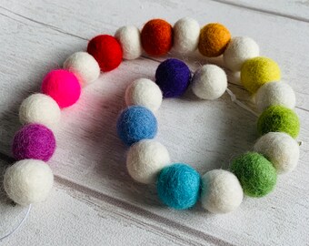 Rainbow Felt Ball Garland - Pom Pom Garland - Nursery décor - Party Decoration - Baby Shower Gift