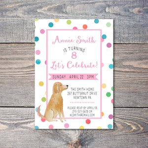 Puede incluir: Una invitaci&oacute;n de cumplea&ntilde;os colorida con fondo rosa y lunares. La invitaci&oacute;n dice "Annie Smith cumple 8 a&ntilde;os &iexcl;Celebremos!" con la fecha y hora "Domingo 22 de abril 3PM". La invitaci&oacute;n tambi&eacute;n incluye la direcci&oacute;n "The Smith Home 267 Butternut Drive Newtown PA" y la informaci&oacute;n de RSVP.