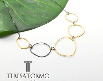 Gold-plated silver necklace with an original design of irregular rings combined with oxidized silver.
