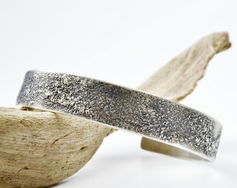 Unisex and ecological silver bracelet with original texture, a unique and original piece