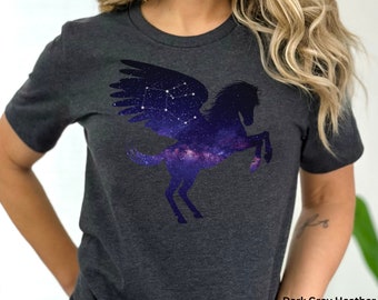 Chemise Pegasus Star Constellation - K.M. T-shirt inspiré de la série enchanteresse des contes de fées karité, chemise constellation, chemise fantaisie, chemise étoile