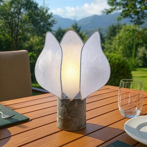 Tulip lamp - white
