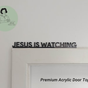 Jesus is Watching - Premium akrylowa nakładka na drzwi - dekoracja półki - idealny prezent - znak na drzwi wejściowe czarny lub biały