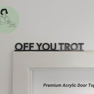 Off You Trot - Topper de puerta acrílica premium - Decoración de estante - Regalo perfecto - Letrero de puerta principal - Blanco o negro