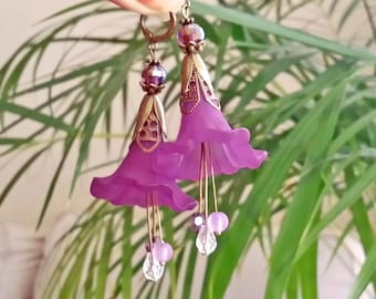 Large earrings with lilac lily flower,Lucite flower earrings, summer boho earrings, purple floral earrings, gift for women, gift for mother