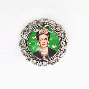 Frida cabochon brooch, silver Frida Kahlo brooch, gift for women, christmas gift, brooch with image of Frida frida verde