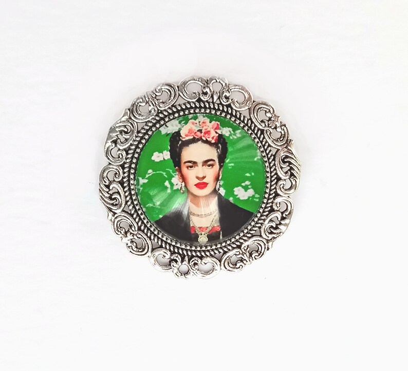 Frida cabochon brooch, silver Frida Kahlo brooch, gift for women, christmas gift, brooch with image of Frida frida verde