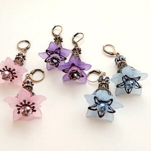 Lucite flower earrings,pink lily flower dangle earrings, filigree floral pink earrings, gift for mother,gift for boho girls,gift for she, image 9