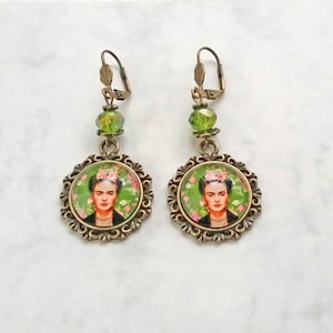 Pendientes grandes con Frida en verde olivo,pendientes en bronce Frida color rosa,bisuteria Frida Kahlo,regalo para mujer,regalo de Navidad Verde