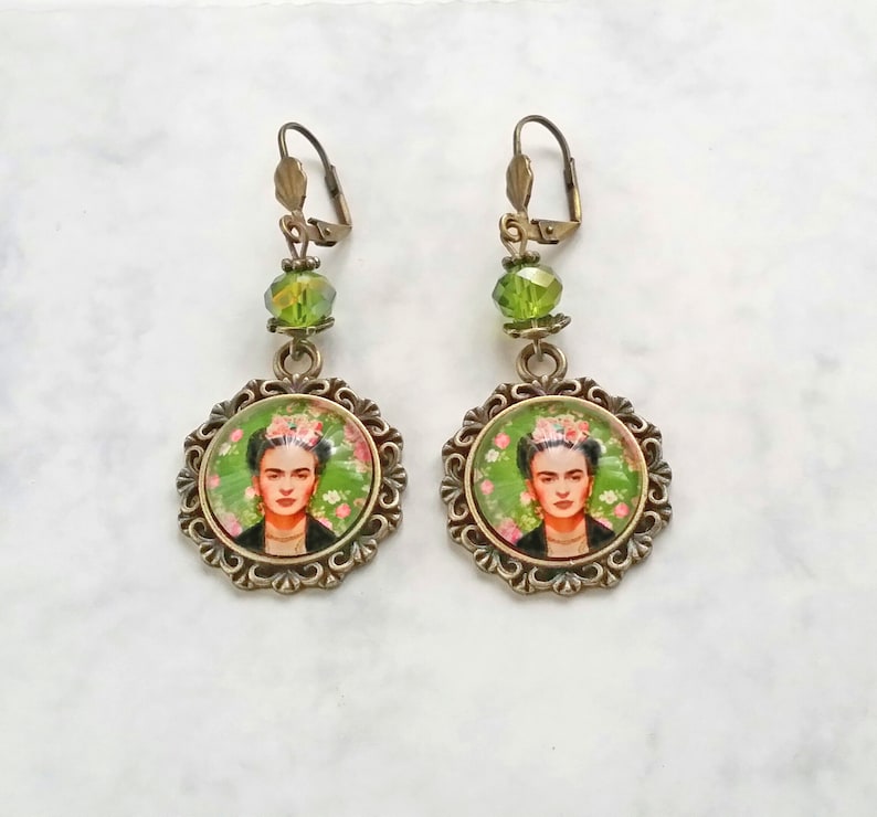 Pendientes grandes con Frida en verde olivo,pendientes en bronce Frida color rosa,bisuteria Frida Kahlo,regalo para mujer,regalo de Navidad Verde
