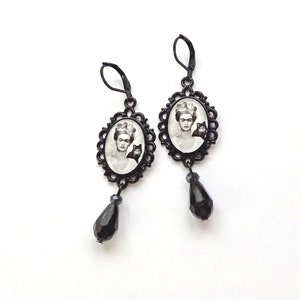 Boho Frida earrings, vintage style Frida earrings in black and white, Frida jewelry, special gift for Frida lovers, gift for best frend image 7