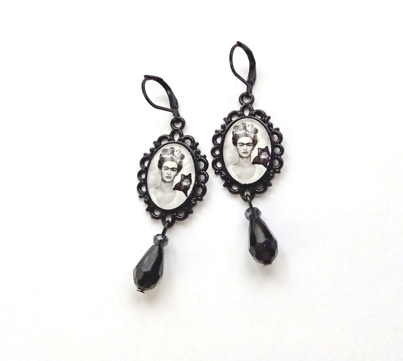 Boho Frida earrings, vintage style Frida earrings in black and white, Frida jewelry, special gift for Frida lovers, gift for best frend image 7