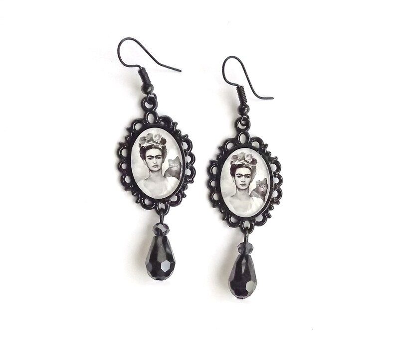 Boho Frida earrings, vintage style Frida earrings in black and white, Frida jewelry, special gift for Frida lovers, gift for best frend image 5