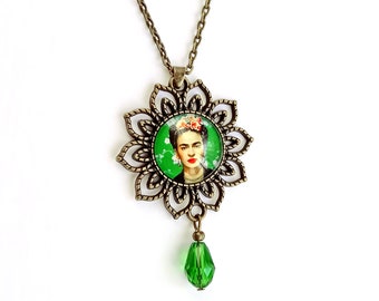 Frida Kahlo long necklace, vintage style pendant with Frida, Frida jewelry, gift for her, green necklace, gift for women, folkloric necklace