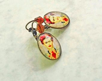 Boucles d'oreilles ovales Frida et coeur, bijoux Frida, cadeau pour femme, cadeau Saint Valentin, boucles d'oreilles pendantes avec Frida