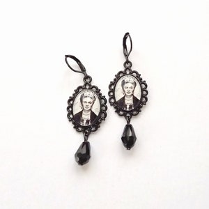 Boho Frida earrings, vintage style Frida earrings in black and white, Frida jewelry, special gift for Frida lovers, gift for best frend Frida sin gato