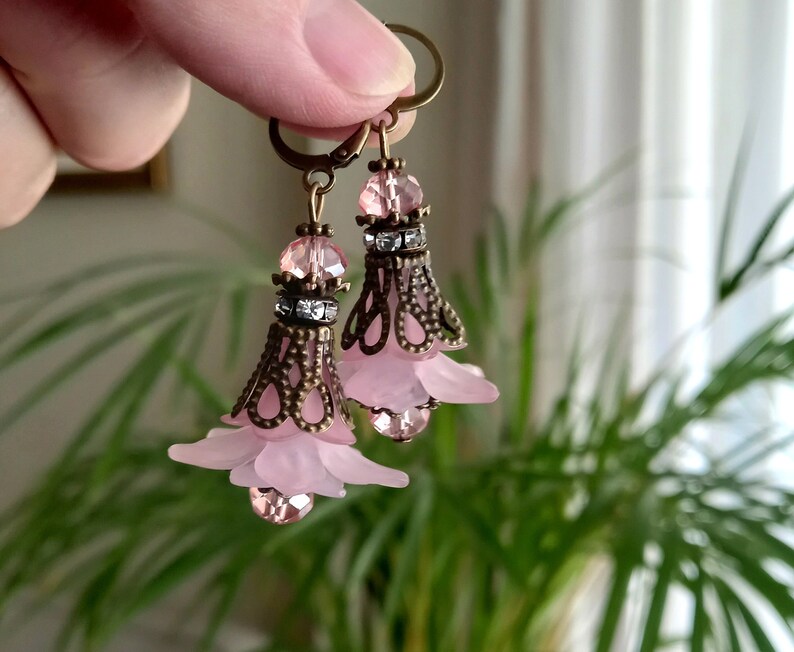Lucite flower earrings,pink lily flower dangle earrings, filigree floral pink earrings, gift for mother,gift for boho girls,gift for she, image 1
