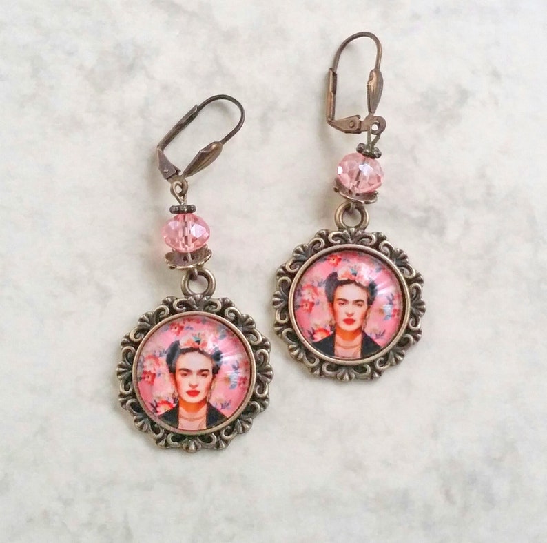 Bronze earrings with glas cabochon Frida,Frida large earrings in olive green, pink Frida earrings, Frida Kahlo jewelry, gift for women imagem 4