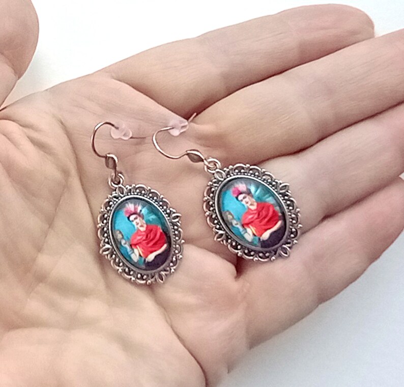 Pendientes ovalados turquesa Frida Kahlo,bisuteria con Frida,pendientes estilo antiguo Frida,pendientes colgantes azules,regalo para mujer imagen 5