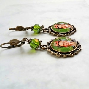 Bronze earrings with glas cabochon Frida,Frida large earrings in olive green, pink Frida earrings, Frida Kahlo jewelry, gift for women imagem 5