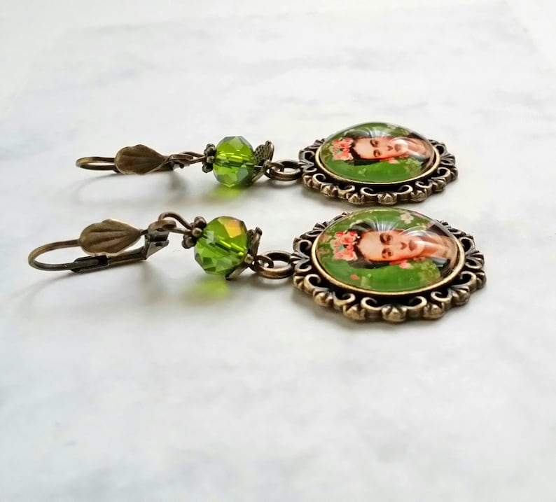 Bronze earrings with glas cabochon Frida,Frida large earrings in olive green, pink Frida earrings, Frida Kahlo jewelry, gift for women imagem 5