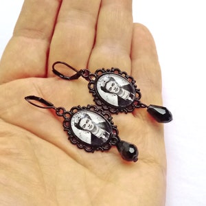 Boho Frida earrings, vintage style Frida earrings in black and white, Frida jewelry, special gift for Frida lovers, gift for best frend image 9