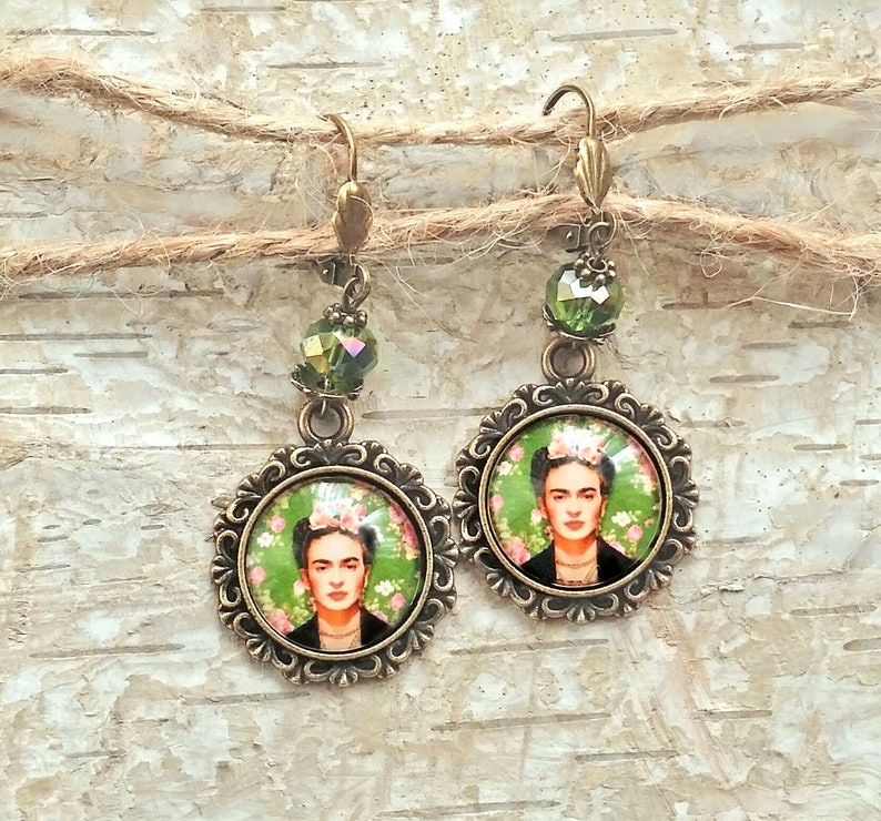 Bronze earrings with glas cabochon Frida,Frida large earrings in olive green, pink Frida earrings, Frida Kahlo jewelry, gift for women imagem 6