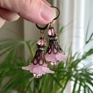 Lucite flower earrings,pink lily flower dangle earrings, filigree floral pink earrings, gift for mother,gift for boho girls,gift for she, image 5