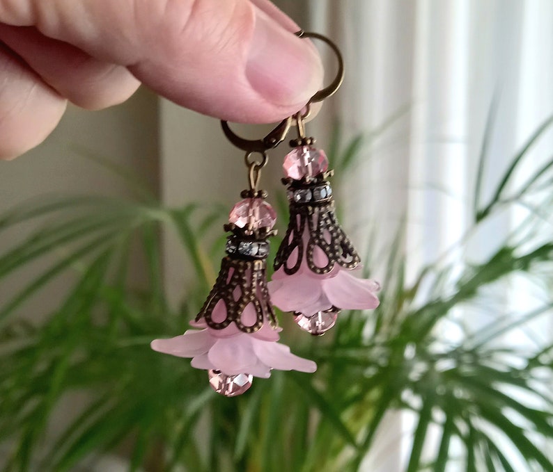 Lucite flower earrings,pink lily flower dangle earrings, filigree floral pink earrings, gift for mother,gift for boho girls,gift for she, image 5