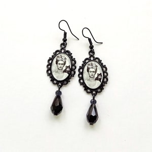 Boho Frida earrings, vintage style Frida earrings in black and white, Frida jewelry, special gift for Frida lovers, gift for best frend Frida con gato