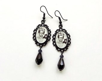 Frida Ohrringe, Frida Ohrringe im Vintage-Stil in schwarz und weiß, Frida Schmuck, besonderes Geschenk für Frida-Liebhaber, Geschenk für sie