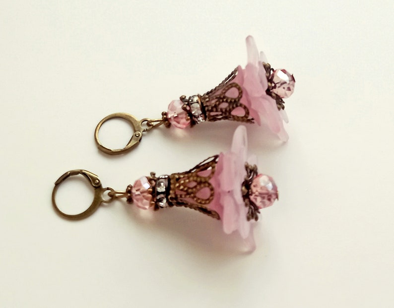 Lucite flower earrings,pink lily flower dangle earrings, filigree floral pink earrings, gift for mother,gift for boho girls,gift for she, image 4