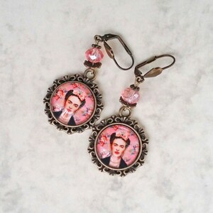 Pendientes grandes con Frida en verde olivo,pendientes en bronce Frida color rosa,bisuteria Frida Kahlo,regalo para mujer,regalo de Navidad imagen 10