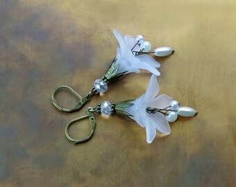 Lucite flower earrings,Bronze earrings with white lily flower, romantic earrings, white dangle earrings with flowers, gift for women