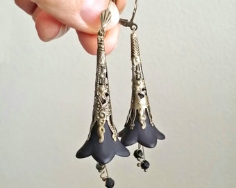 Boucles d'oreilles longues de style vintage,  fleur de lys, boucles d'oreilles boho noires, boucles d'oreilles en filigrane