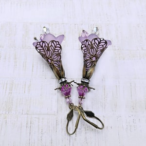 Pendientes lila,pendientes con flor de lirio lila,pendientes boho,pendientes colgantes,bisuteria lila,pendientes largos lila imagen 9