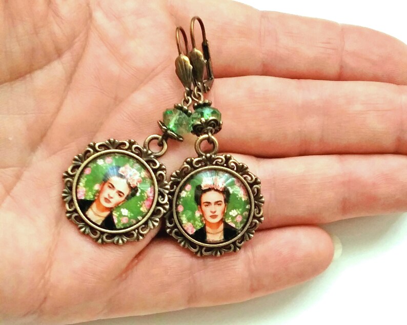 Bronze earrings with glas cabochon Frida,Frida large earrings in olive green, pink Frida earrings, Frida Kahlo jewelry, gift for women imagem 8