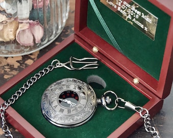 Cadeaux de garçons d’honneur de montre de poche gravée - Cadeau de mariage Gunmetal pour le marié, le témoin, le papa et l’huissier - faveurs de mariage personnalisées pour hommes