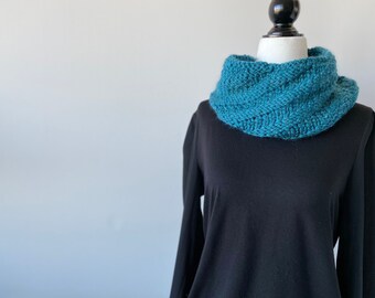 Chunky Knit Cowl Scarf, teal scarf, women’s winter scarf, warm winter scarf for women, Christmas gift for wife, stocking stuffer for adults