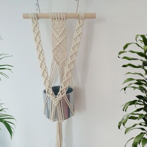 DIY tutorial for macrame plant hanger hanging wall planter, step by step instructions with photos, digital download, DIY pdf, wall hanging zdjęcie 3