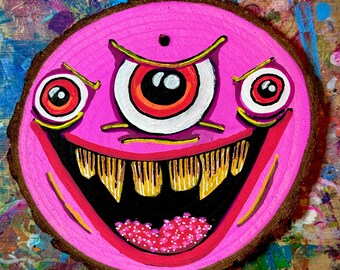 Anna Lease, Merry Monsters: Adorno de madera rosa único, pintado a mano, de Fragz