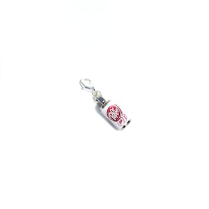 Miniatur Diät Dr Pepper Soda Anhänger, Halskette, Schlüsselanhänger, Miniatur Essen Schmuck- Kawaii Charme-Essen Trinken Schmuck, stich Markierungen, Qminishop