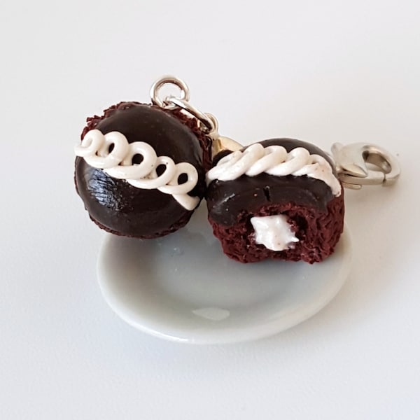 Miniature Hostess Chocolate Cupcake Charm- Bijoux alimentaires miniatures - Pendentifs Cupcake au chocolat- Charmes Kawaii- Cupcake en argile polymère