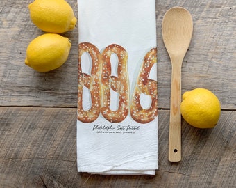 Philadelphia Soft Pretzel Flour Sack Tea Towel / Tea Towel / Cotton Towel / Watercolor / Kitchen Decor / Philly Food Art