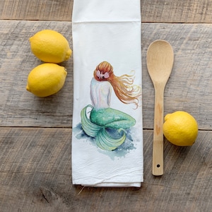 Mermaid Towel / Flour Sack Towel / Watercolor Mermaid Gift / Mermaid Flour Sack Tea Towel / Farmhouse / Beach decor / Sea Towel
