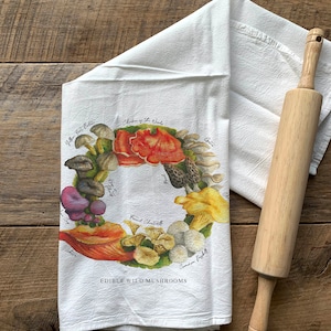 Edible Mushroom Wreath Flour Sack Tea Towel / Flour Sack Towel / Watercolor Mushroom Art / Tea Towel  / gardener gift / forager gift