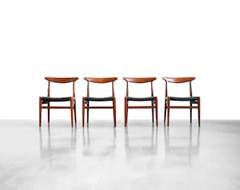 Sillas de comedor Hans Wegner 'W2' en teca y cuero negro para CM Madsen - Juego de cuatro